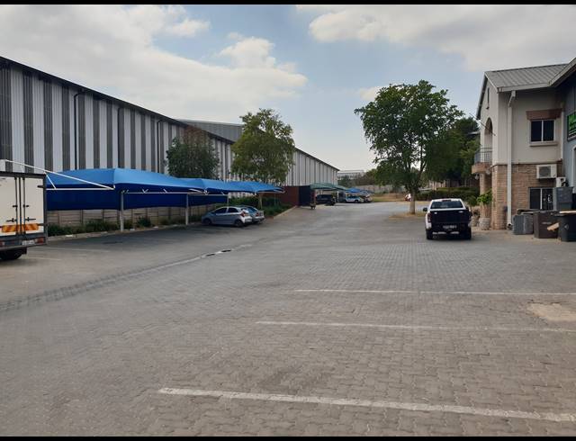 300M² WAREHOUSE SOLD IN LINBRO PARK